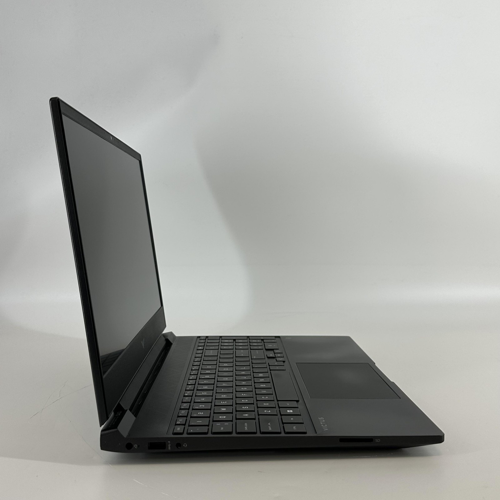 HP Victus Gaming 15.6 144Hz FHD 3.3 GHz Ryzen 5 7535HS 32GB 2TB SSD RTX 2050