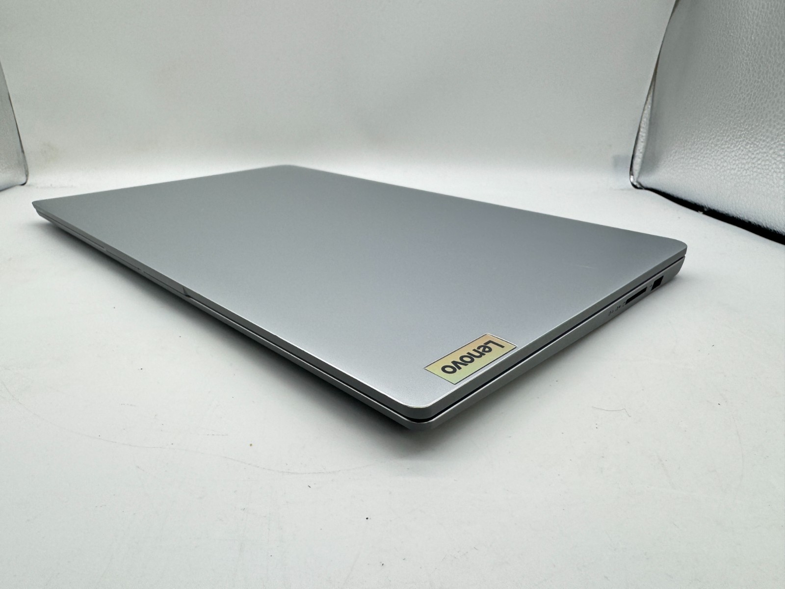 Lenovo Ideapad 1 15IAU7 15.6″ Touch laptop Intel Core i3 256GB 8GB 82QD00DHUS