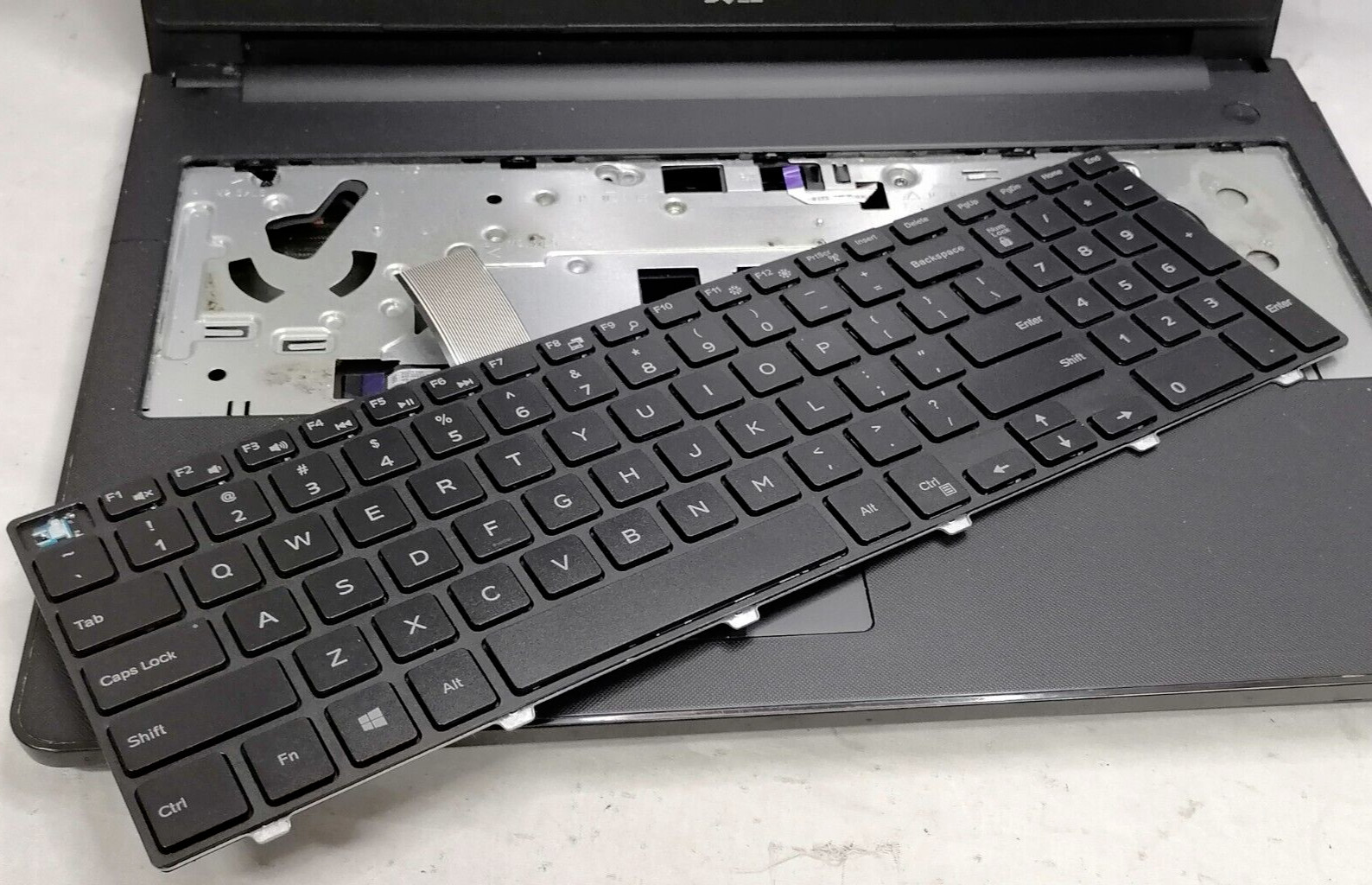 FOR PARTS 15.6″ Dell Inspiron 15 3558 (i3-5015U/2.1 GHz/NO RAM/NO GB HDD)