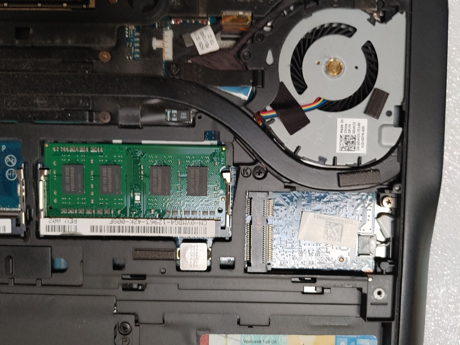 Dell Latitude E7240 Core i3-4010U@1.70GHz,4GB RAM, NO HD FOR PARTS/ Repair