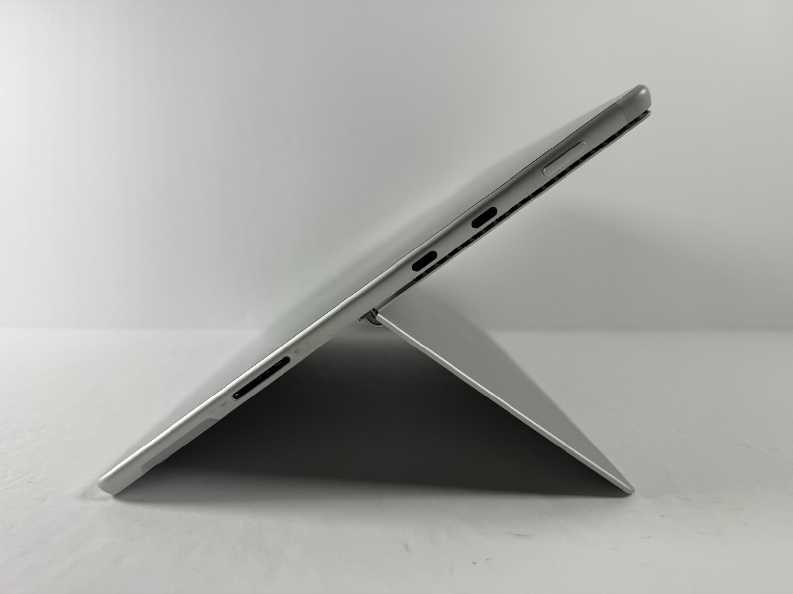 Microsoft Surface Pro 8 (1982) i5-1145G7 – 16GB RAM – 256GB 120Hz – Win 11 Pro