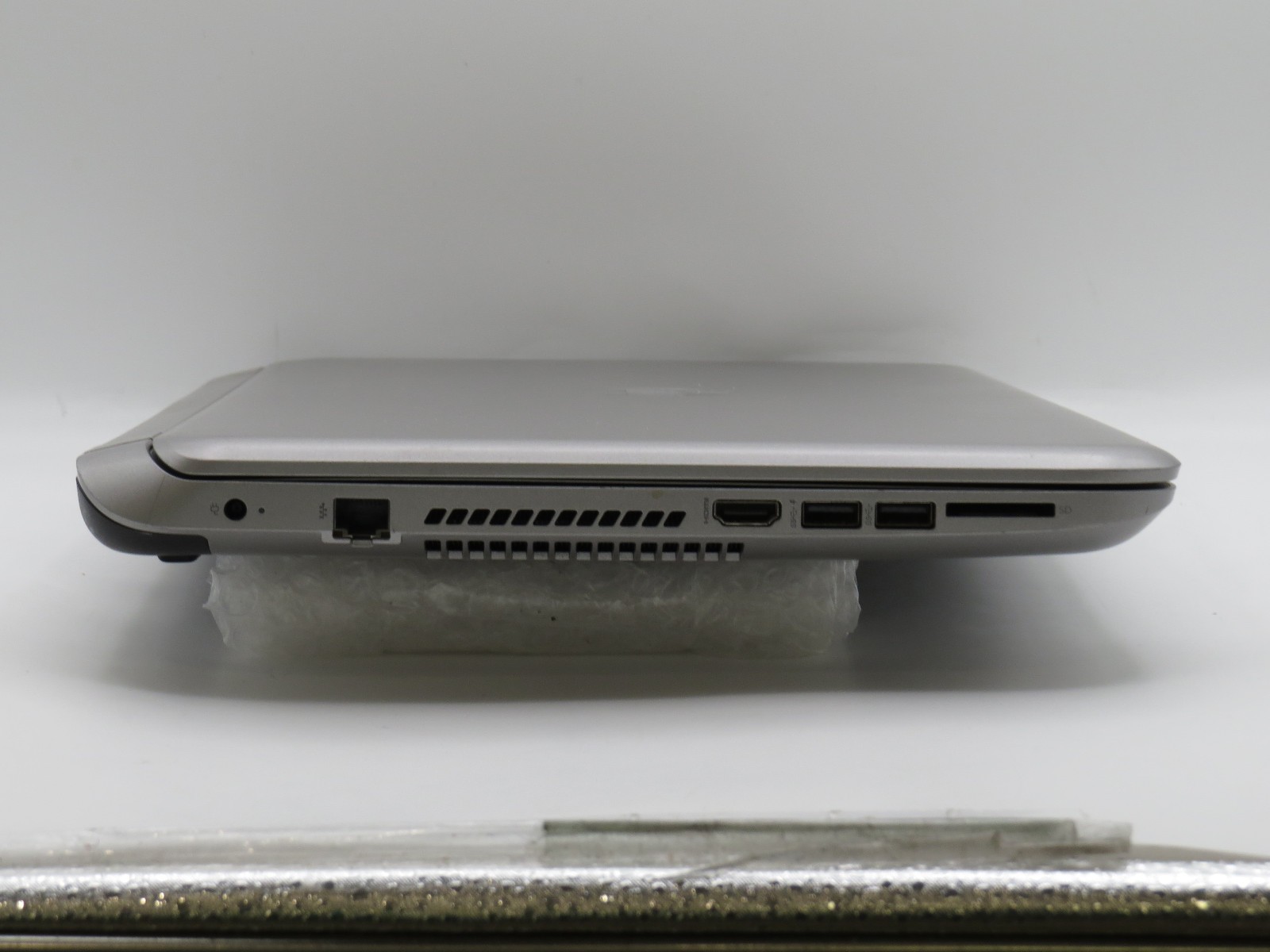 HP Envy 15 i7-5500U @ 2.4GHz 8GB DDR3 GTX 850M 15.6″ No HDD/OS