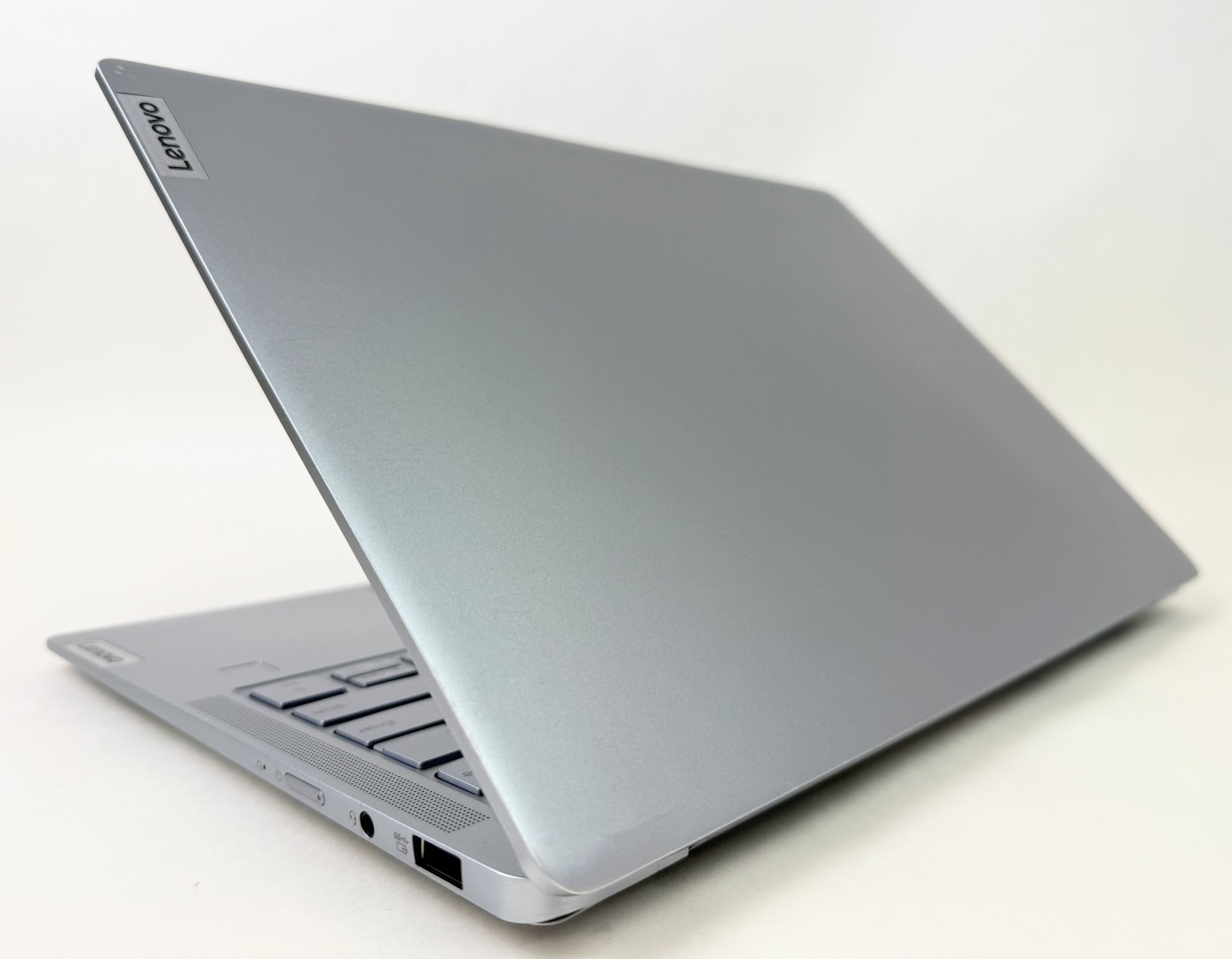 Lenovo Slim 7 14IRP8 14″ 2.8K 2880×1800 Touch i7-1360P 16GB 1TB SSD W11H