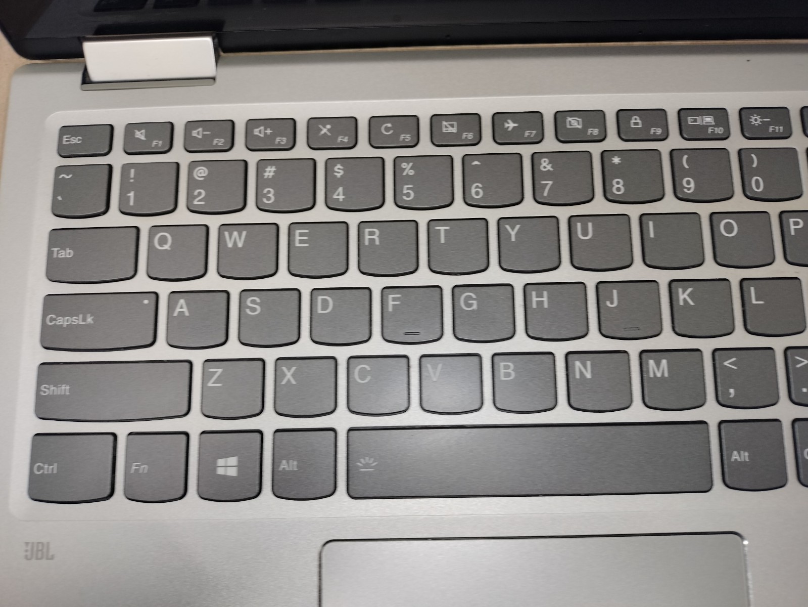 Lenovo Yoga 720-13IKB 13.3″ i5-7200U 2.5GHz 8GB RAM | NO SSD/HD/OS