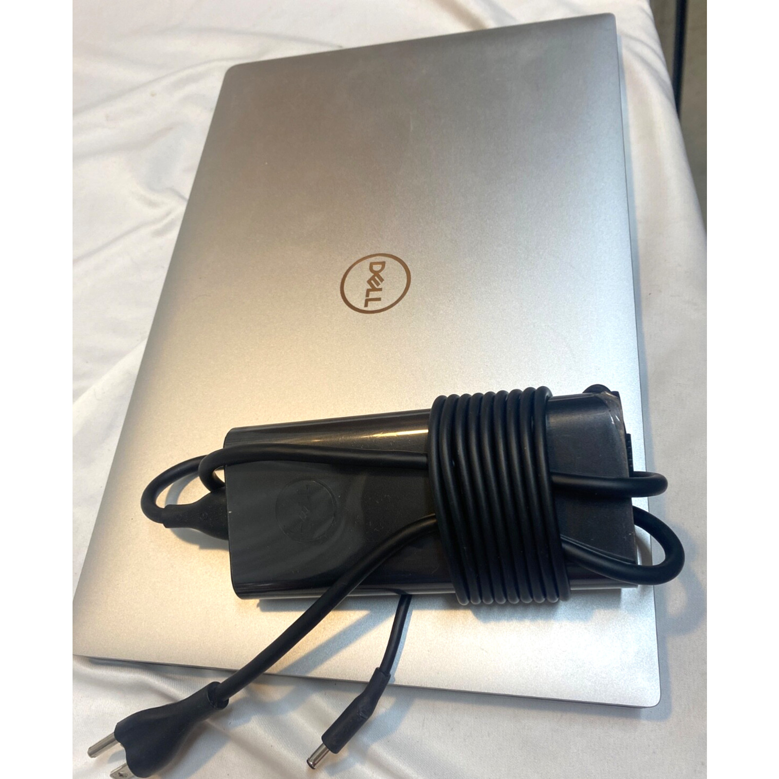 Dell XPS 15 75902 – 16GB RAM – 512GB Hard Drive SSD Windows 11 Pro w Charger