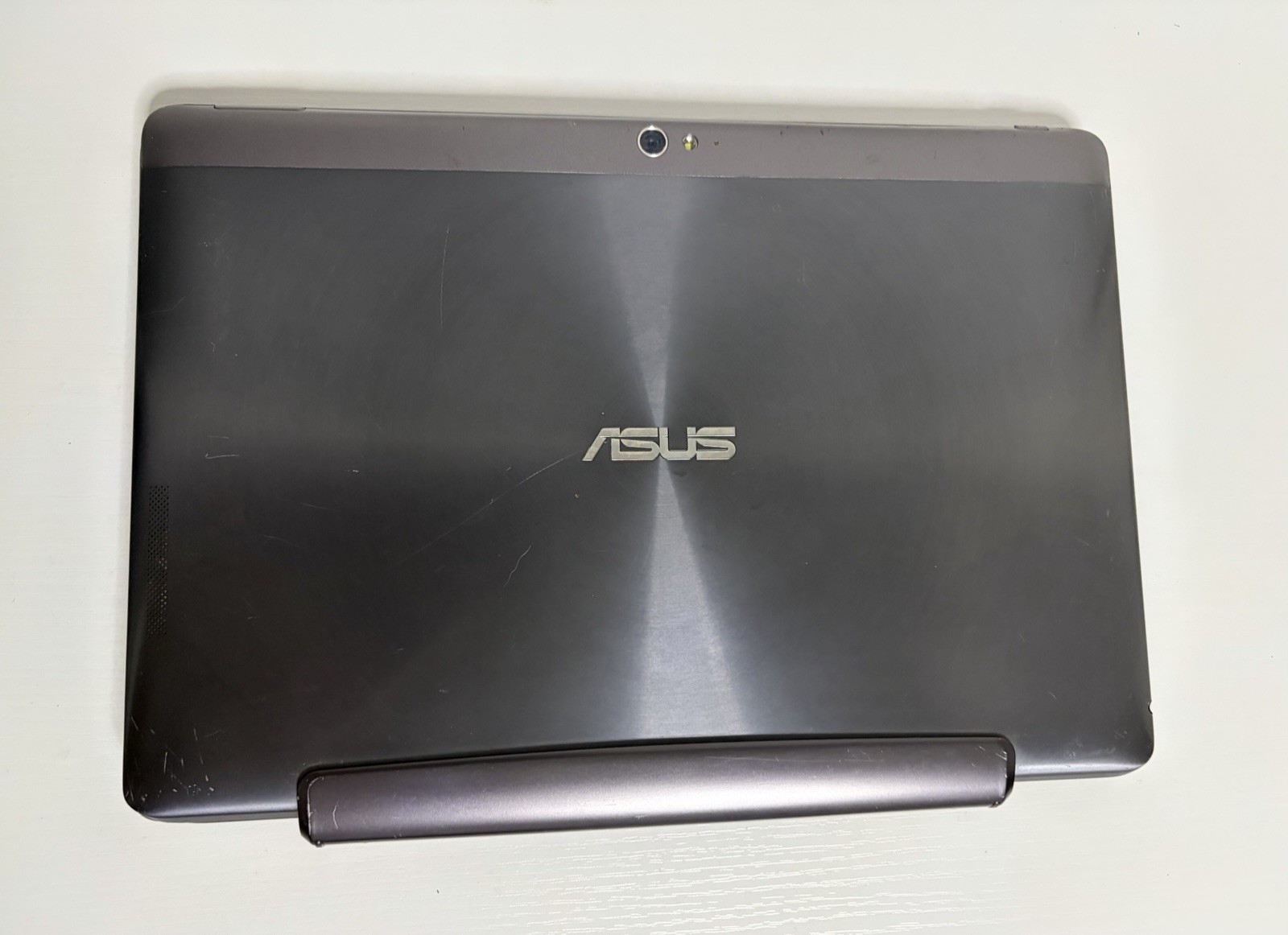 ASUS Transformer Pad Notebook AMD Athlon, Detachable Keyboard, SD/USB, Gray