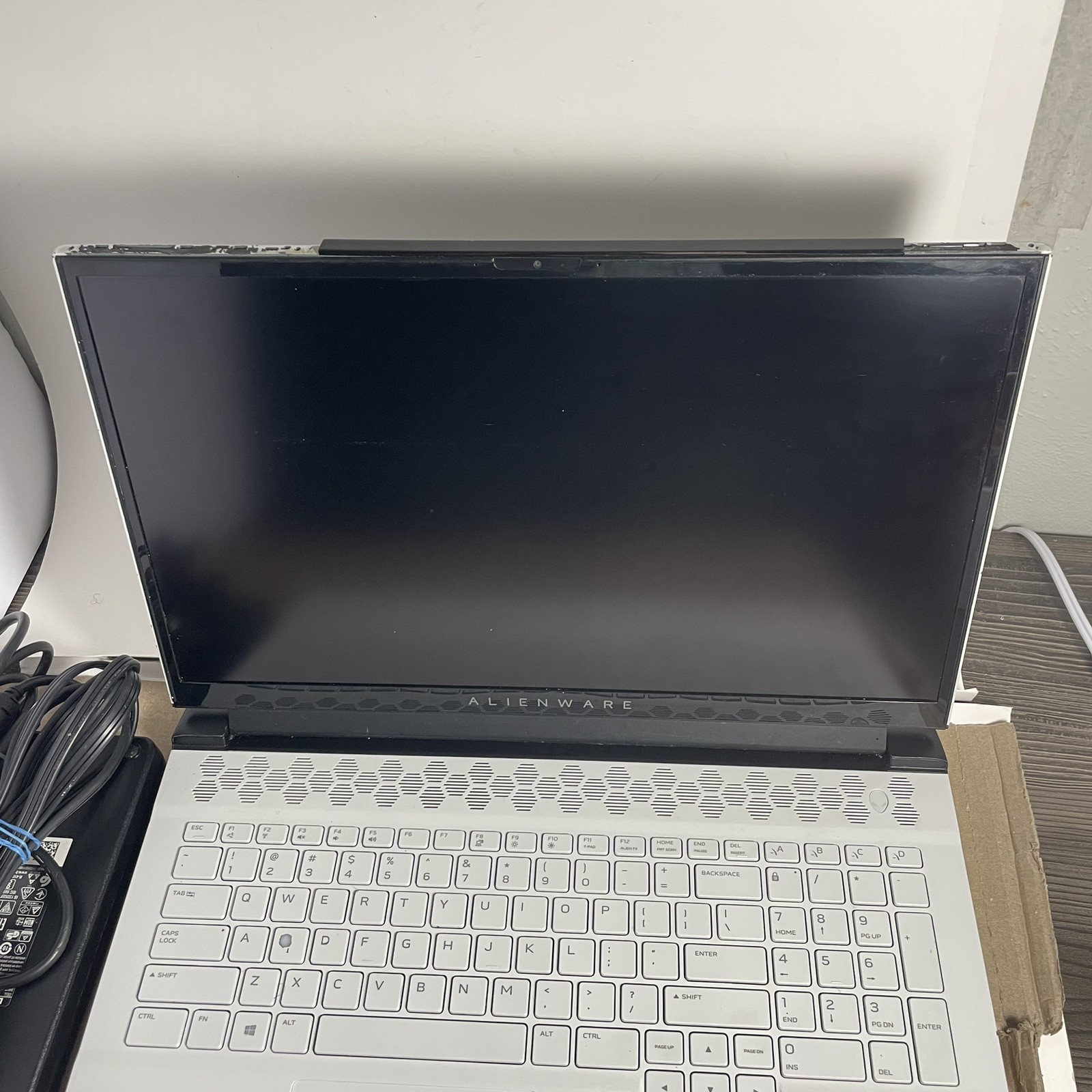 Alienware m17 R3 Gaming Laptop 300Hz RTX 2070 1TB SSD Super 16GB RAM i7-10750H