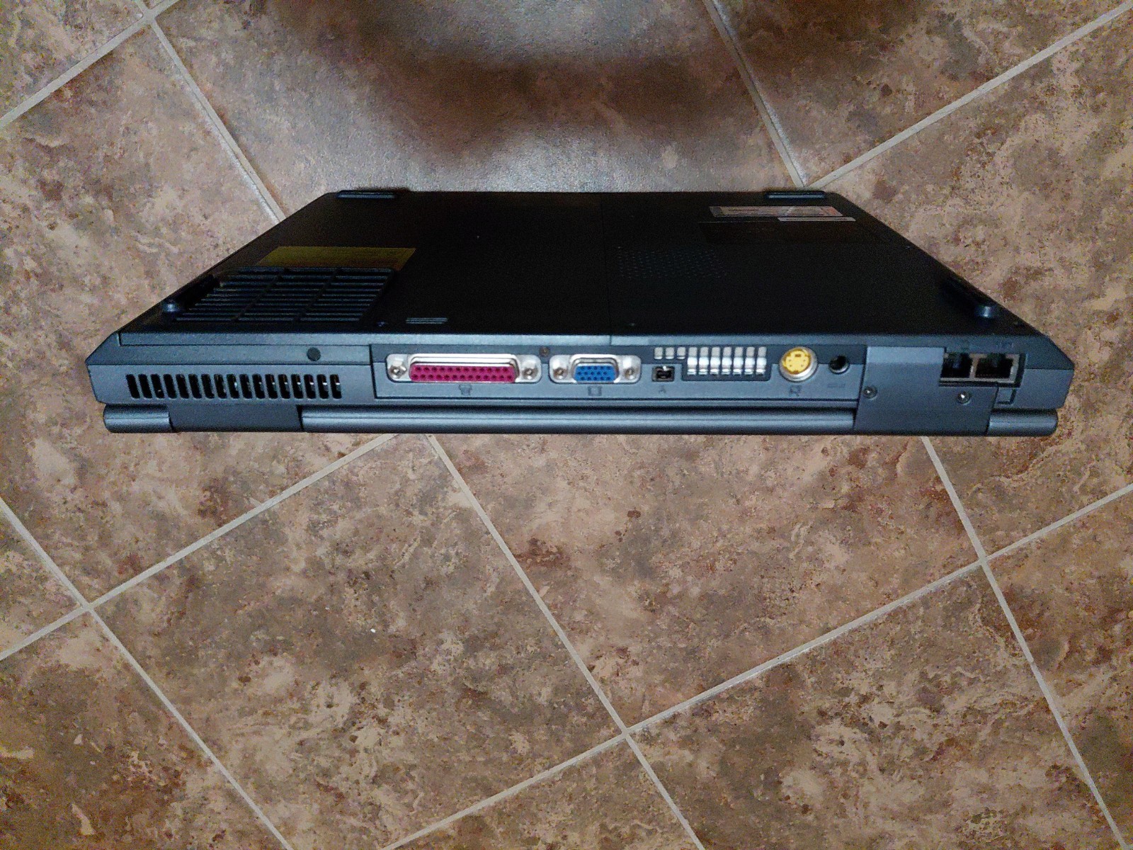 Personal Computer 755110 Maxdata Eco Windows XP Laptop With Pentium 4 Cpu