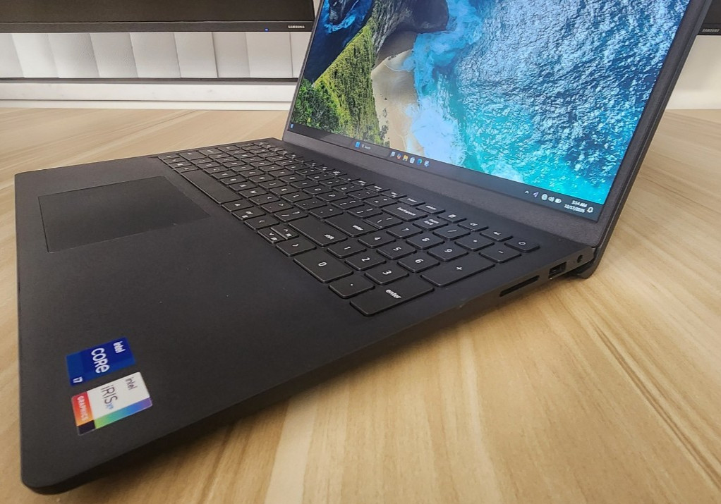 Dell Inspiron 3511 15.6″ Touch, 1TB SSD, Core i7 11th Gen. 32GB DDR