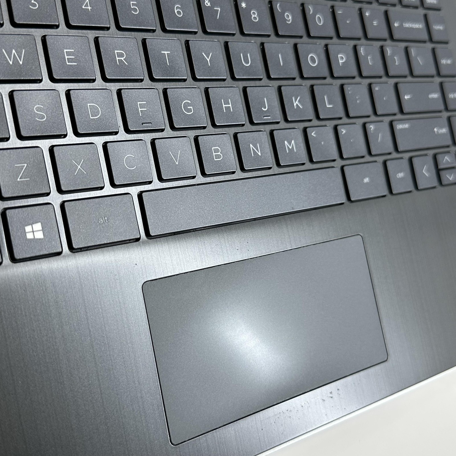 HP Laptop 14 Silver FHD i5-1035G4 1.10GHz 20GB 1TB SSD Good