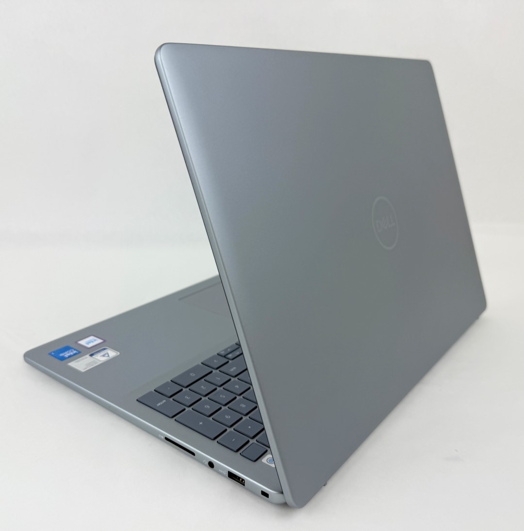 Dell Inspiron 5640 16″ 1920×1200 Touch Core 7 150U 32GB 1TB SSD W11H