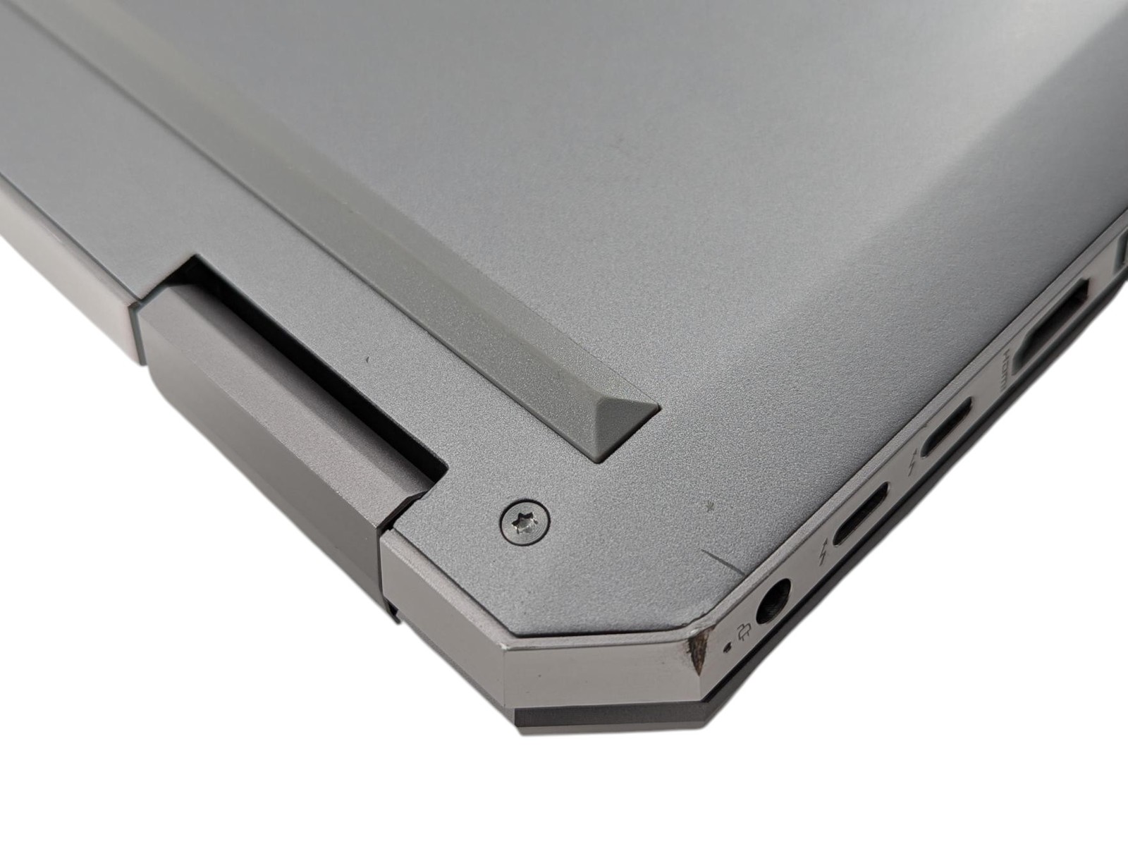 HP Zbook studio G5 15.6″ E-2176M 2.70GHz 32GB Ram 1TB SSD -Grade D