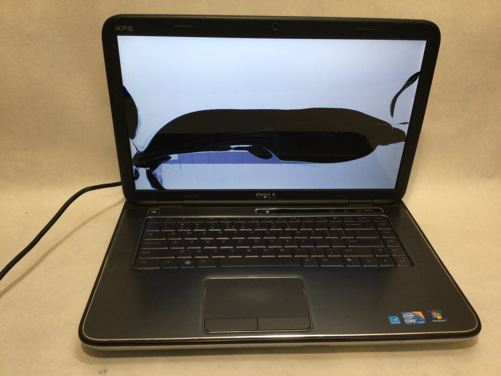 Dell XPS L501x 15.6” / Intel Core i5 UNKNOWN SPECS / (CRACKED/MISSING PARTS!)MR