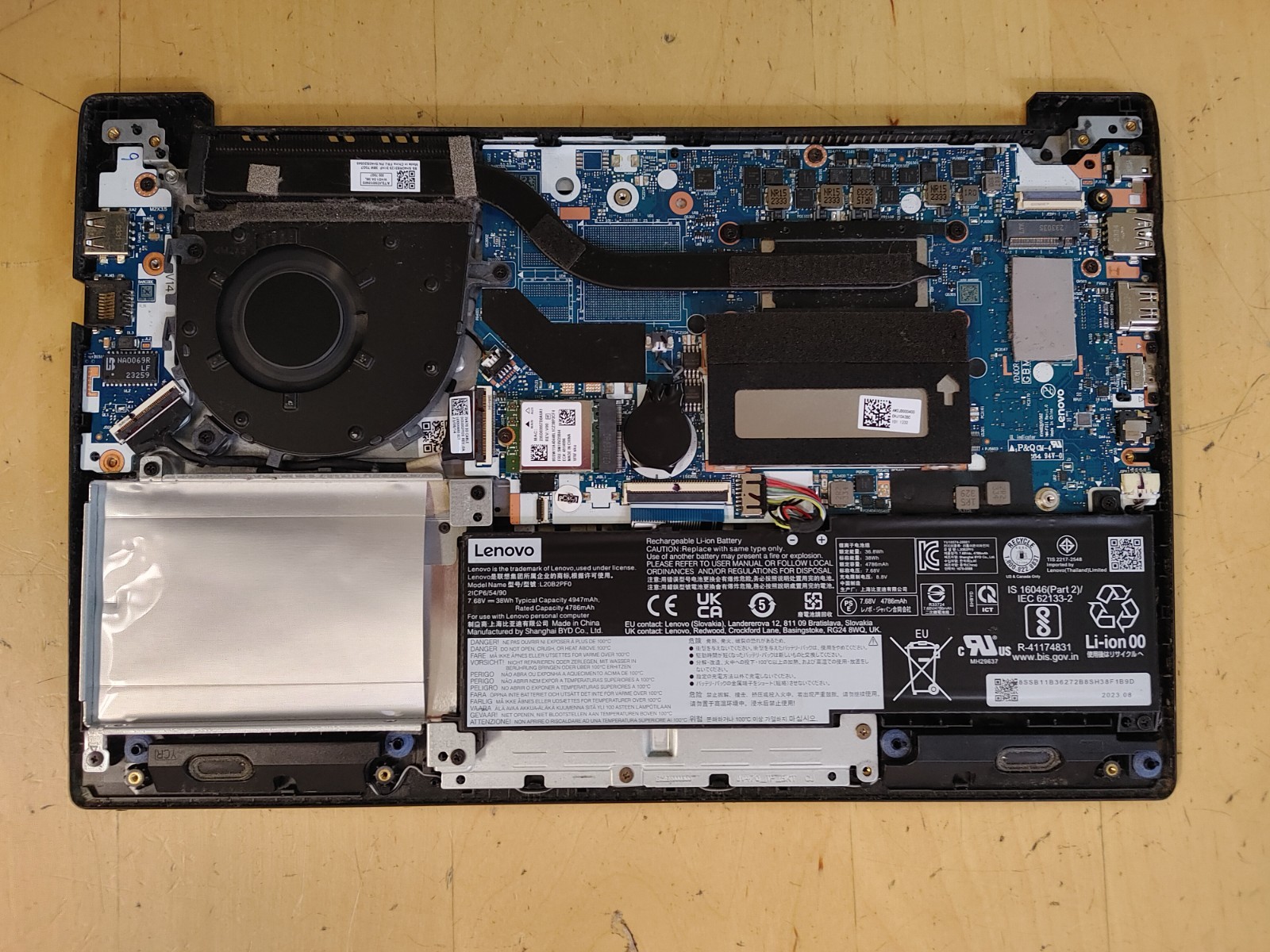 Lenovo V14 G4 IRU Core i3-1315U@8GB RAM , NO SSD , NO SCREEN , FOR PARTS ONLY