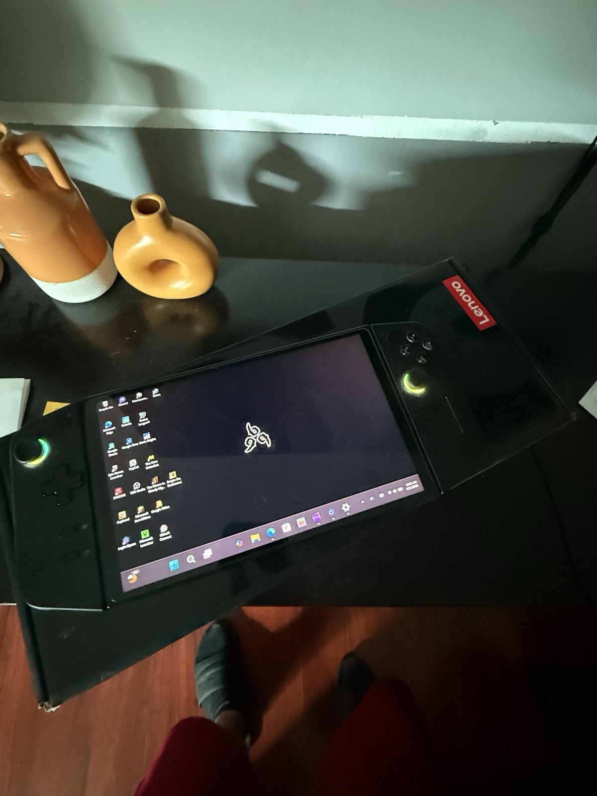 Lenovo Legion Go 8.8″ Handheld Gaming PC Win 11 Ryzen Z1 Ext 16GB 512GB