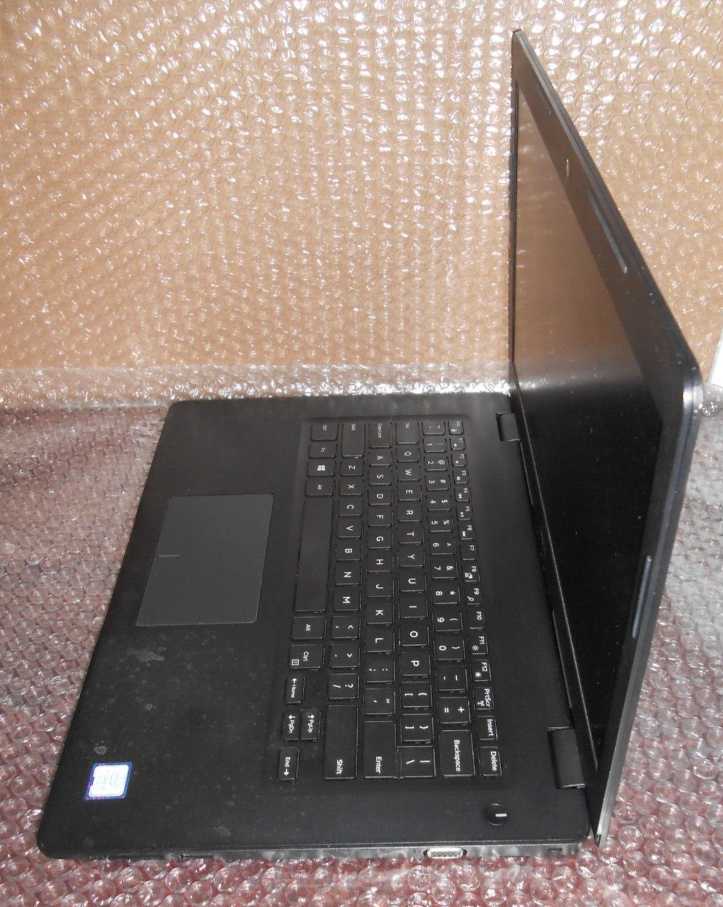Dell Latitude 3560 15.5″ Intel Core i5 5th Gen. 8GB RAM 256 GB SSD Win 10 Pro