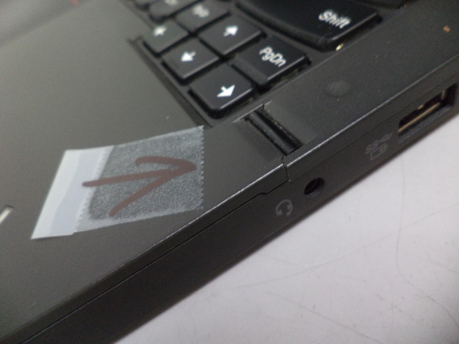 Lenovo ThinkPad X240 12.5″ i7-4600U 2.1GHz 8GB/320GB Webcam Laptop [No OS/AC]
