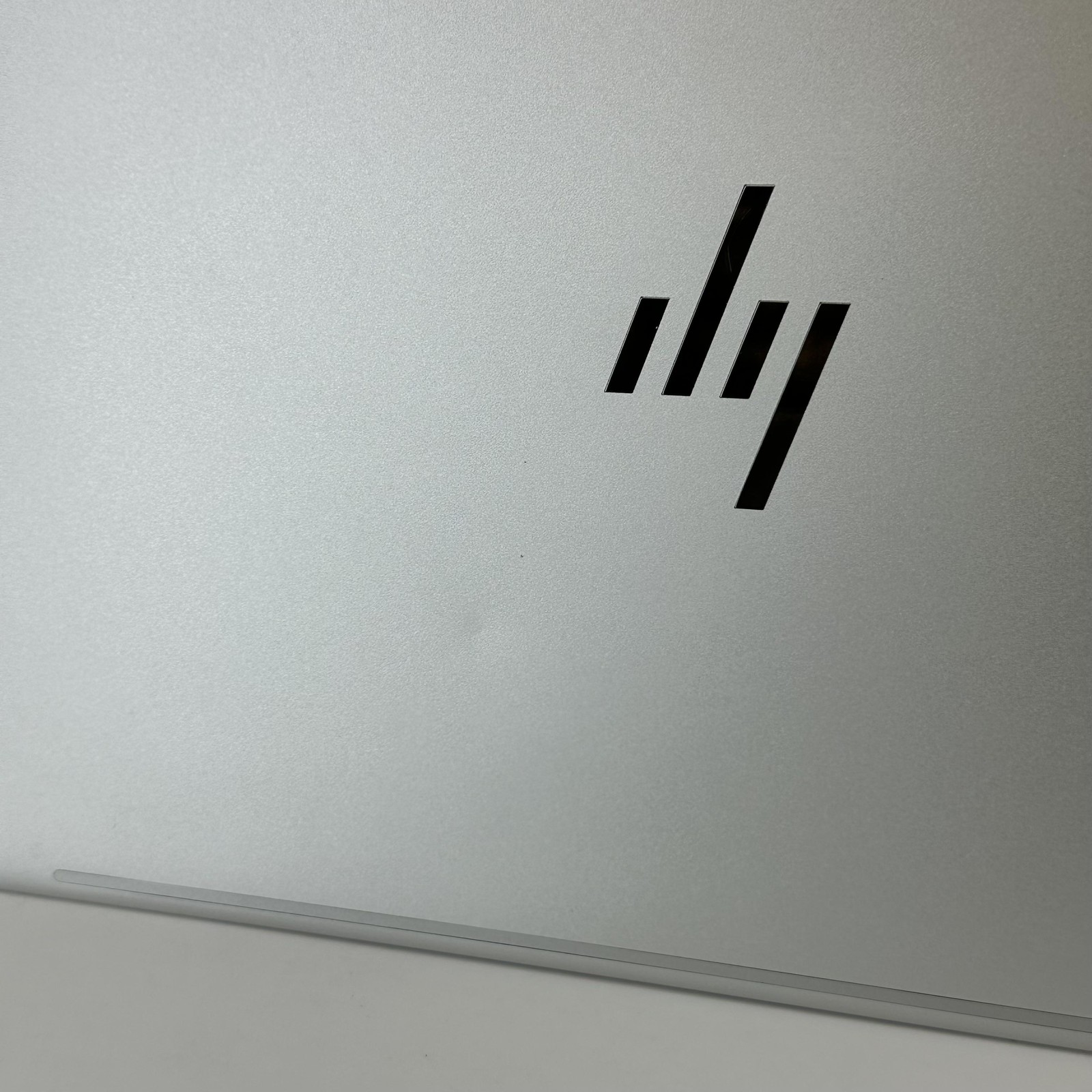 HP Elitebook 860 G9 16 Silver FHD+ 1.7 GHz i7-1255U 32GB 1TB SSD Good