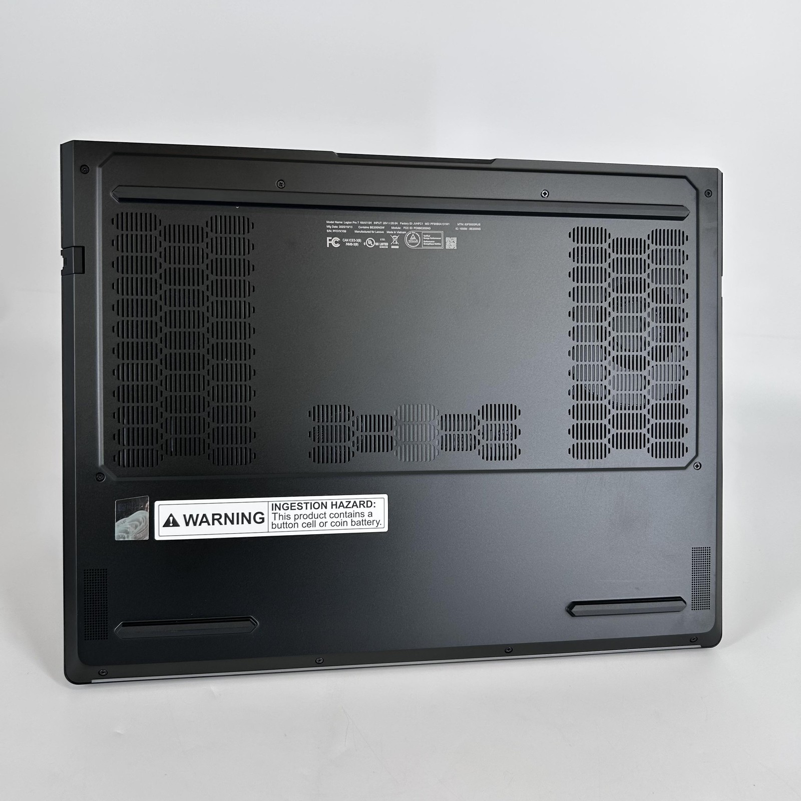 Lenovo Legion Pro 7i Gen 10 16 240Hz QHD+ Ultra 7 255HX 32GB 2TB SSD RTX 5070 Ti