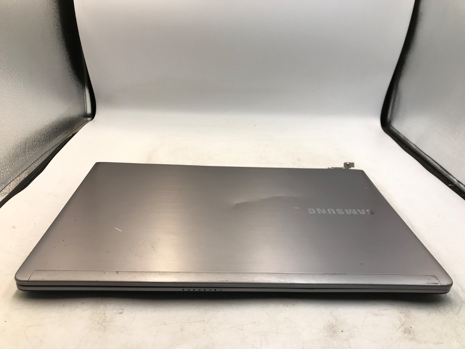 Samsung 510R Intel Core i7-3537U 15″ Laptop -BOOTS/BROKEN DISPLAY & HINGE- MZ