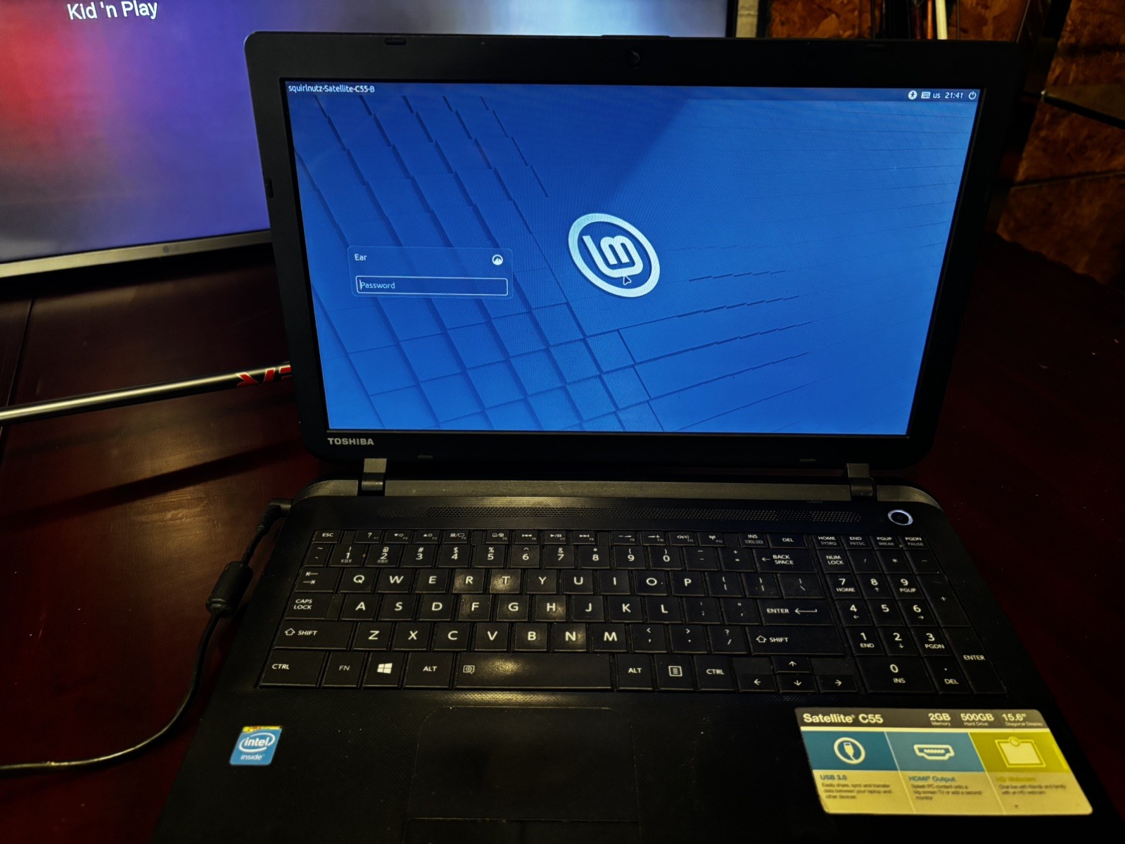Toshiba Satellite C55-B5299 15.6″ Laptop Celeron 8GB RAM 1TB HDD Linux Mint