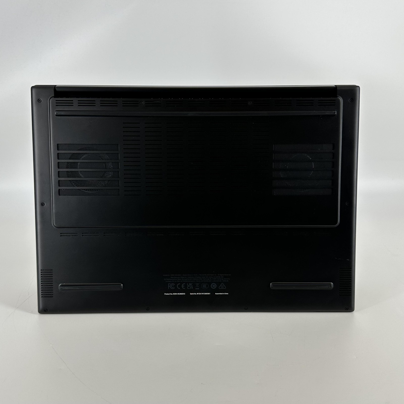 Razer Blade 16 QHD+ 2025 2.0GHz Ryzen AI 9 365 32GB 1TB SSD RTX 5070 Excellent