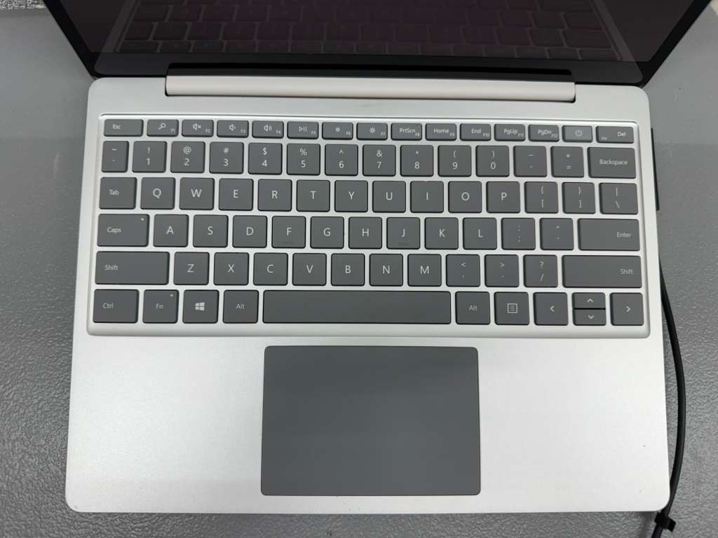 Microsoft Surface Laptop Go 1943 12.4″ i5 8GB RAM 128GB SSD -READ DESC