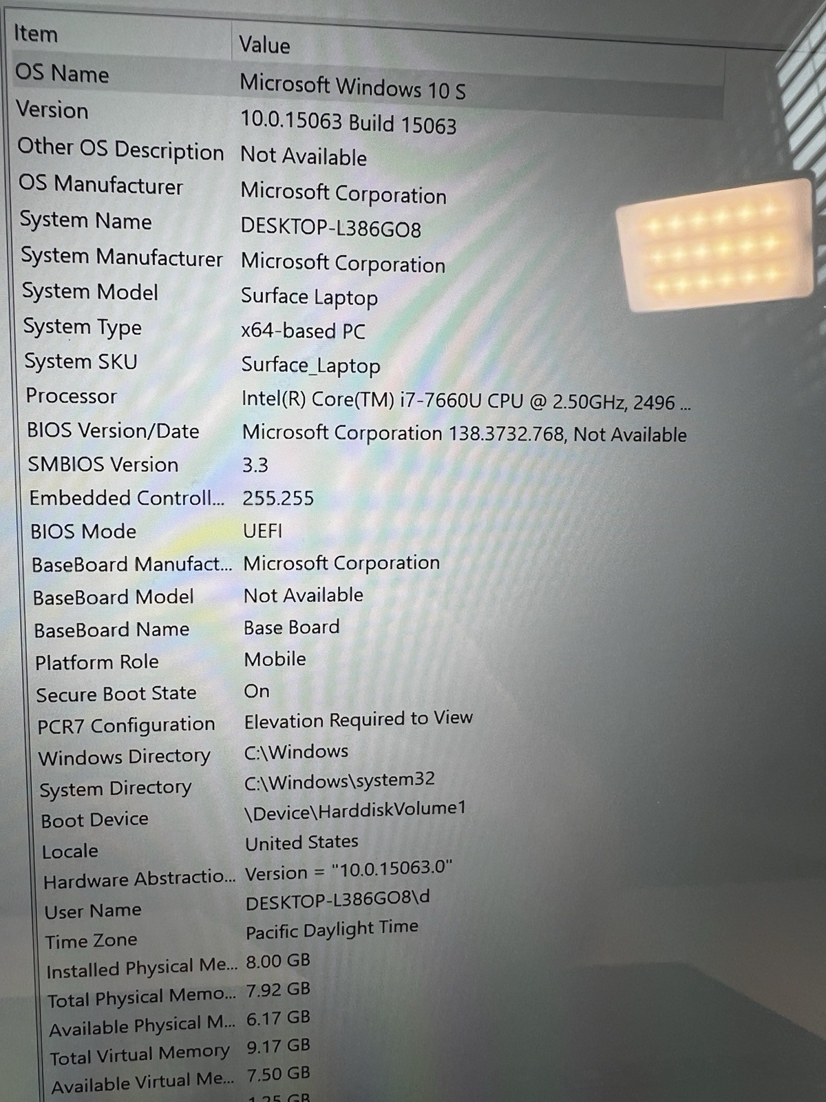 Microsoft Surface Laptop 13.5 inch (256 GB, Intel Core i7 7th Gen., 2.50 GHz,, 8