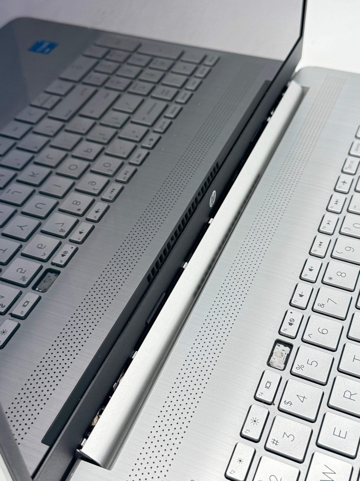 HP 15-DY2702DX 15.6″ Core i3 11th Gen 8GB 256GB Silver – Won’t Boot For Parts