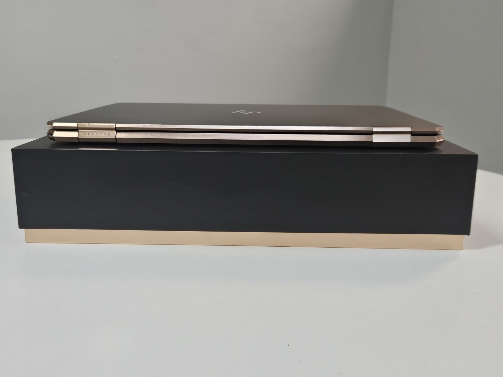 HP Spectre x360 2-in-1 15.6″ 4K 8th Gen Intel i7 16GB RAM 512GB SSD NVIDIA MX150