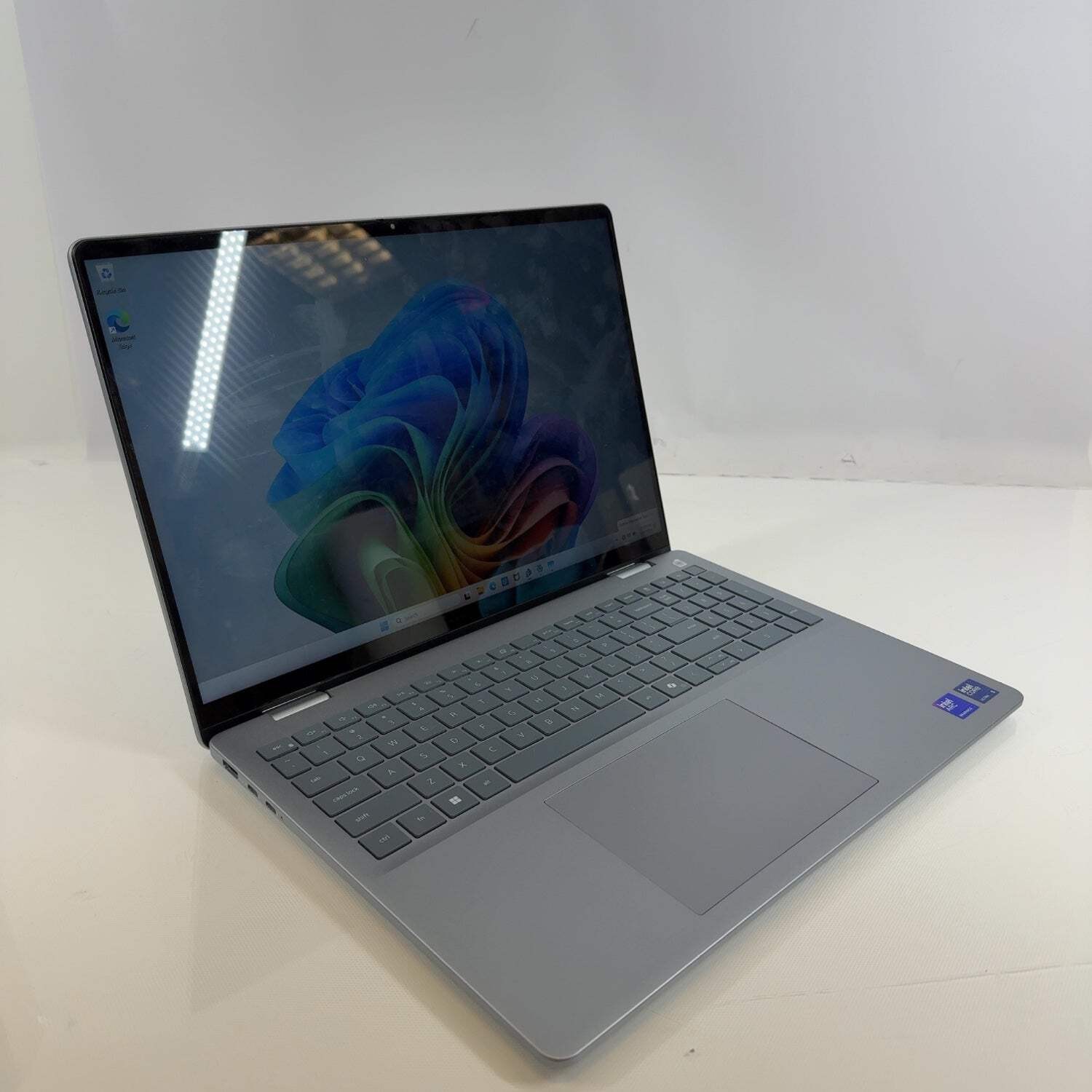 Dell 16 plus 2-in-1 DB06250 16″ Core Ultra 5 226V 4.5GHz 16GB RAM 512GB SSD
