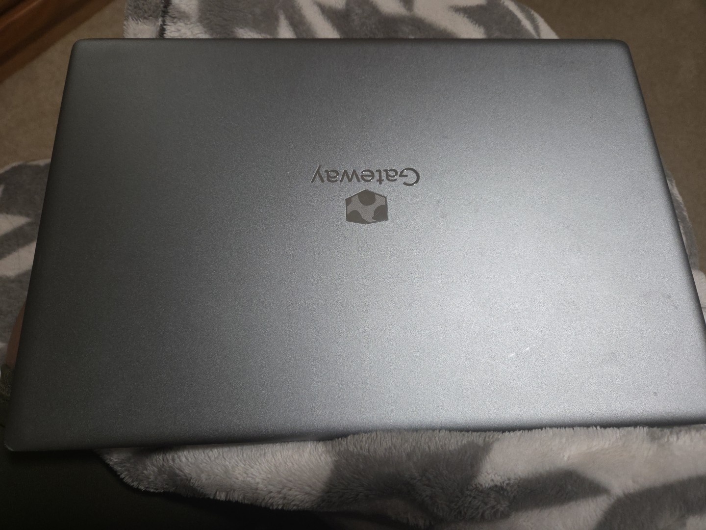 Gateway GWTN133-1BK 13.3″ Ultra Slim Notebook – Snapdragon 850, LTE, 4GB RAM