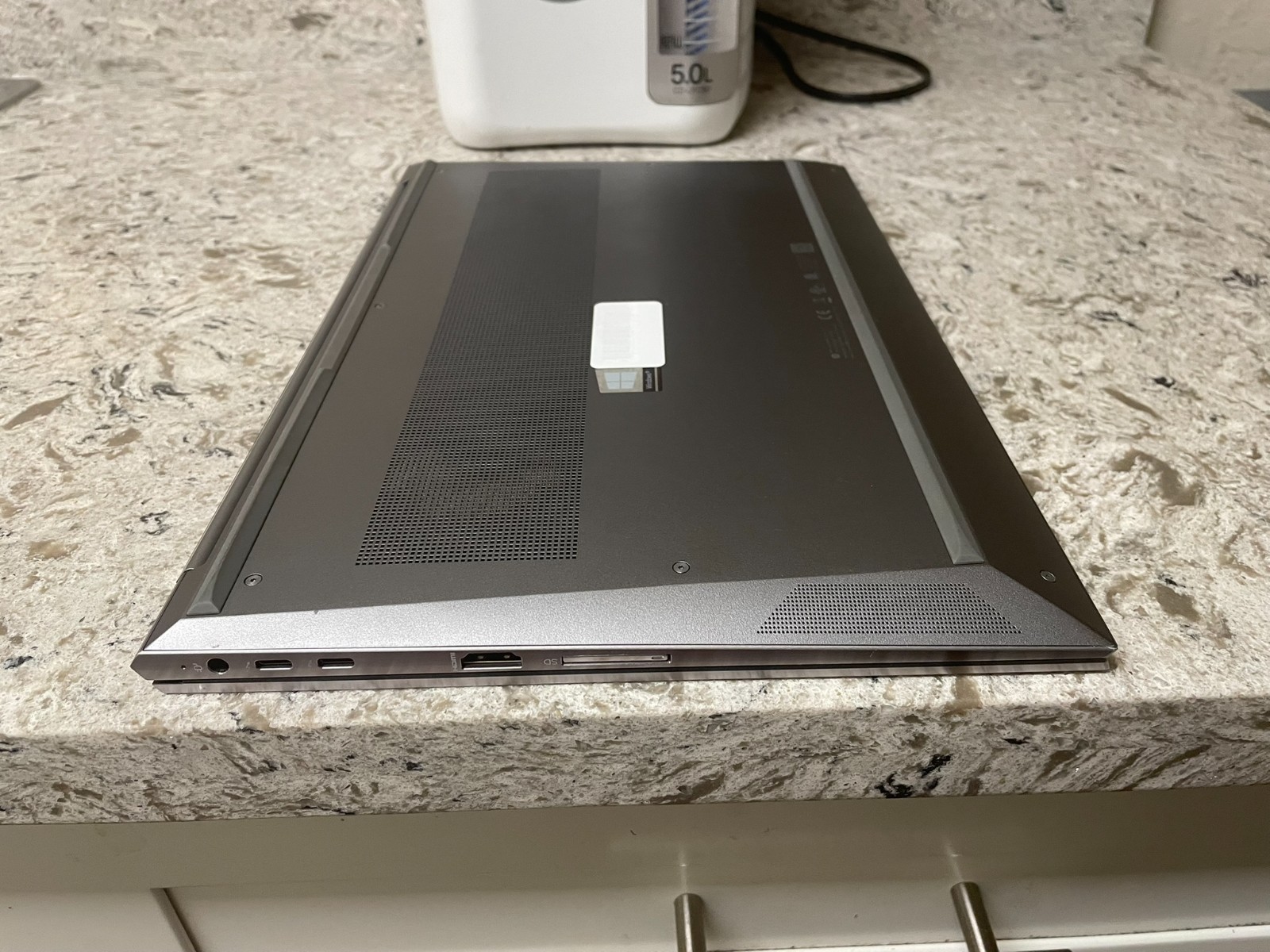 HP ZBook Studio G7 15.6″ (i7-10850H 2.70GHz – 32GB RAM – 512GB SSD – Win11pro
