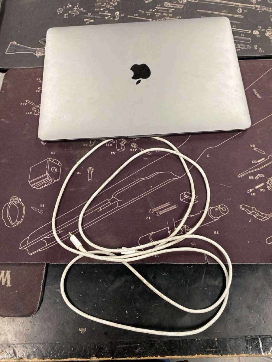 APPLE MACBOOK PRO – A1989 – 13.3″ 8GB Ram 256 GB HD – 2018 2.3 GHz Q (MAD063076)