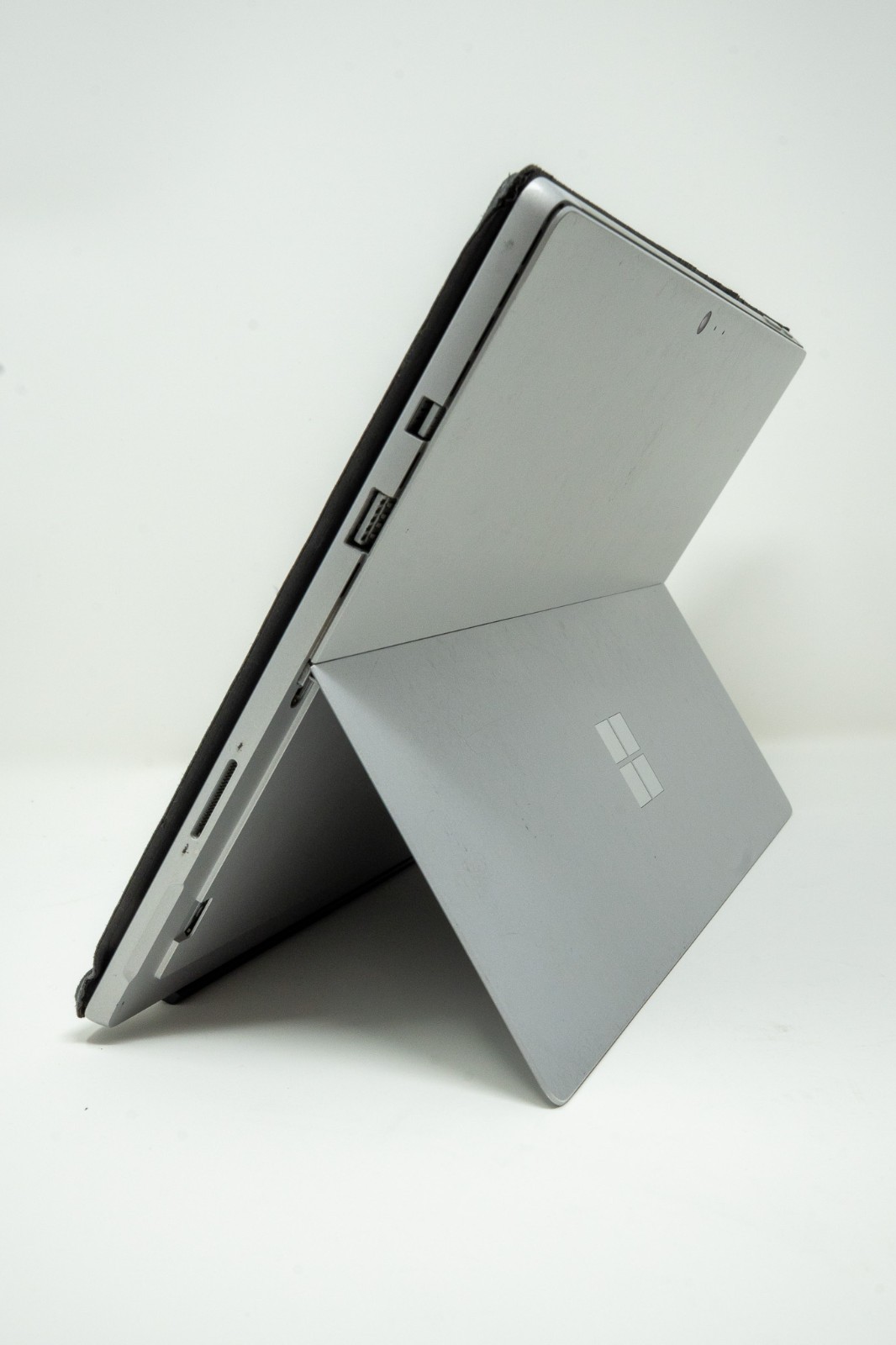 Microsoft Surface Pro 12.3″ Touch i5-7300U 4GB 128GB SSD 1796 Windows 10 Grade C