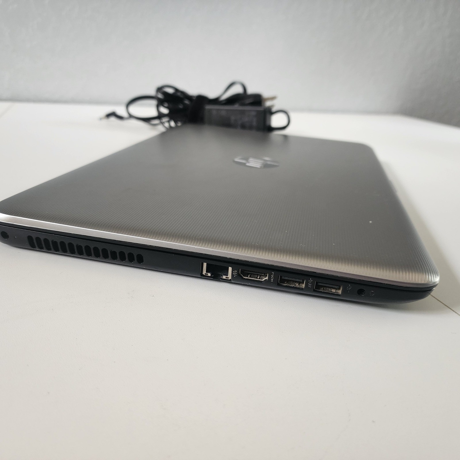 HP Notebook TPN-C125 Intel Core i7-7500U 8GB RAM 250GB SSD Touchscreen Win 10