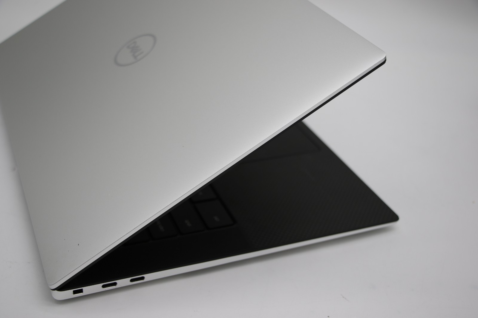 Dell XPS 9500 Laptop i7-10875H 2.3GHZ 64GB RAM 1TB SSD W/ GTX 1650 TI – Silver