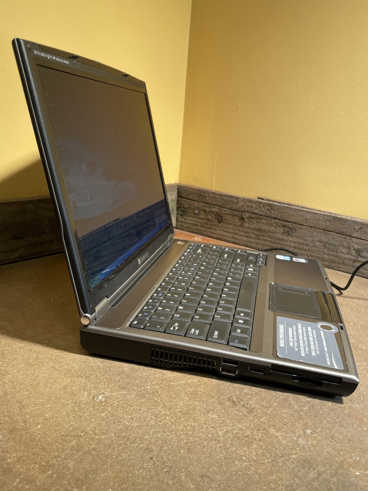 Gateway Laptop Mt3707 Windows XP 149GB HDD DVD Drive Tested & Working w/ Charger