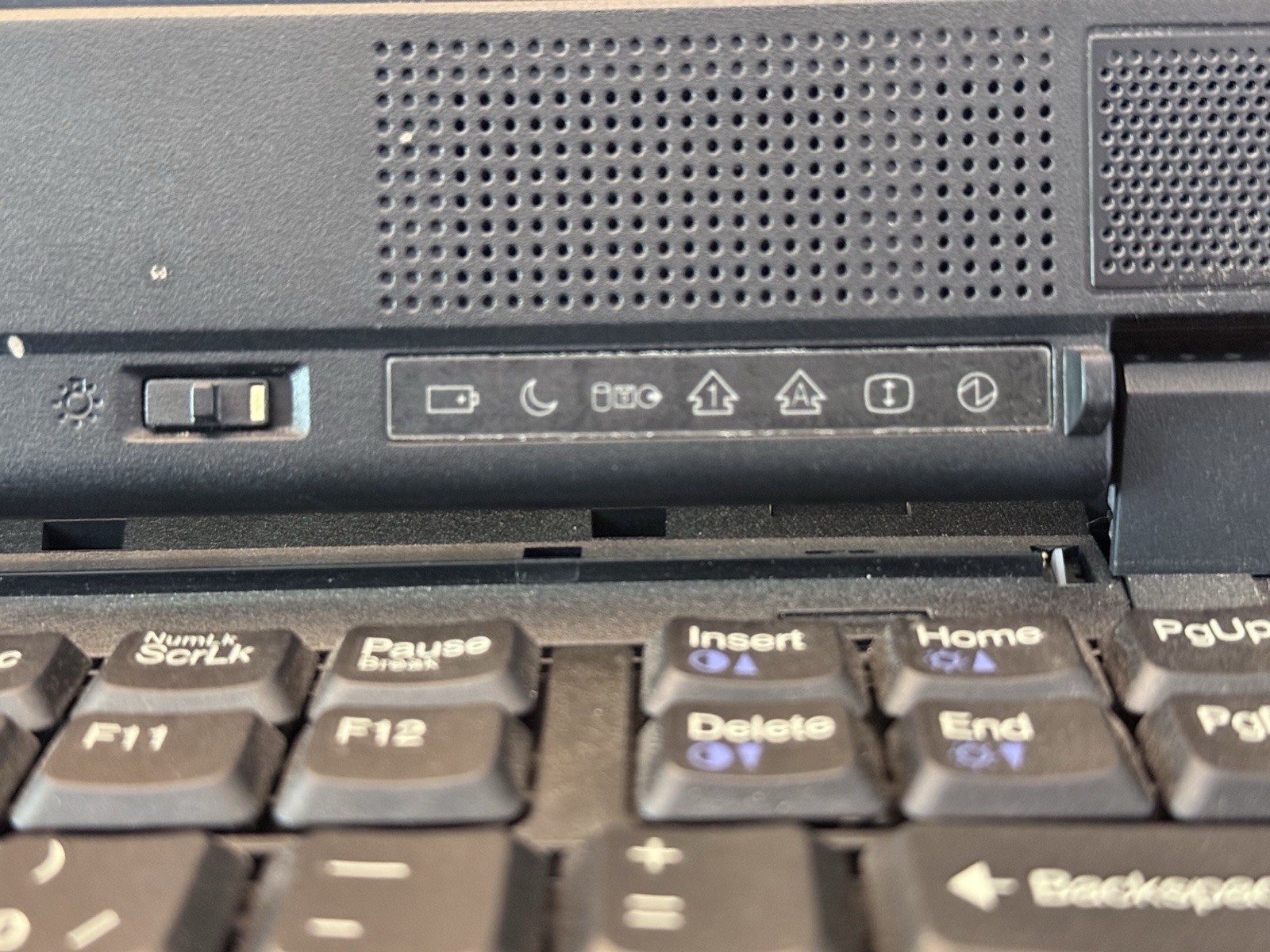 IBM ThinkPad i Series 2621-460 Laptop – Floppy, Serial, CD, BOOTS, BAD HDD