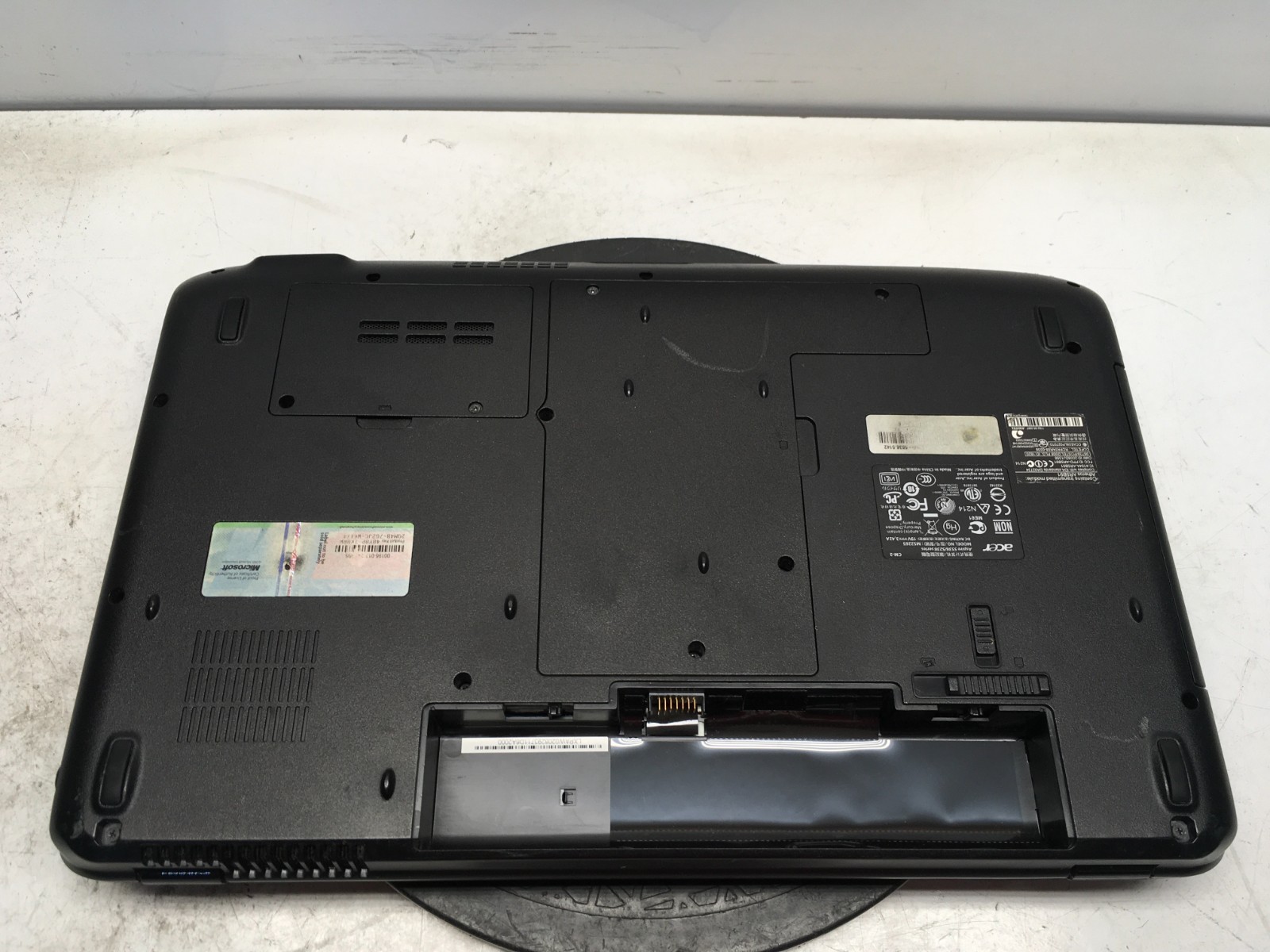 Acer Aspire 5536-5142 AMD Athlon 64 X2 QL-65 2.1GHz No RAM/ HDD/Batt -Parts Only