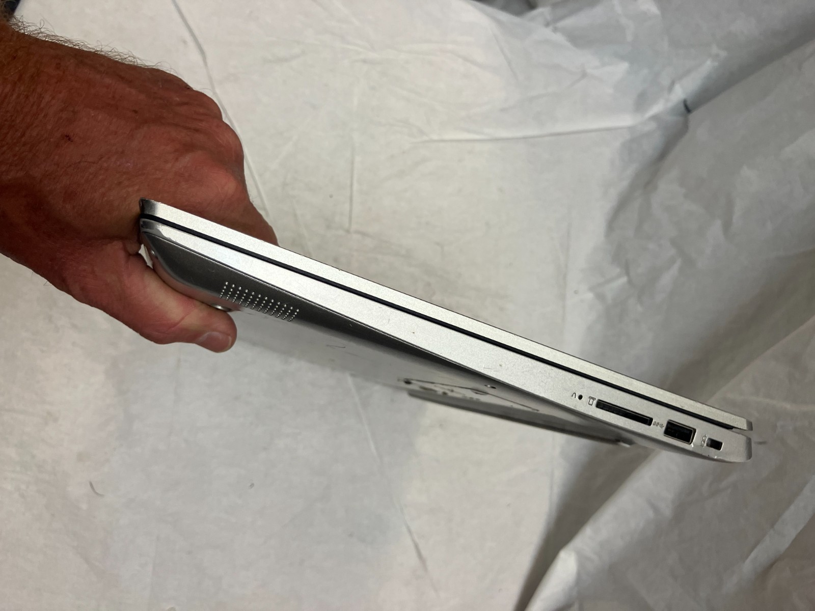 Lenovo IdeaPad 330S-15ARR Laptop Ryzen 5 2500U, 4GB RAM, No Drive FOR PARTS