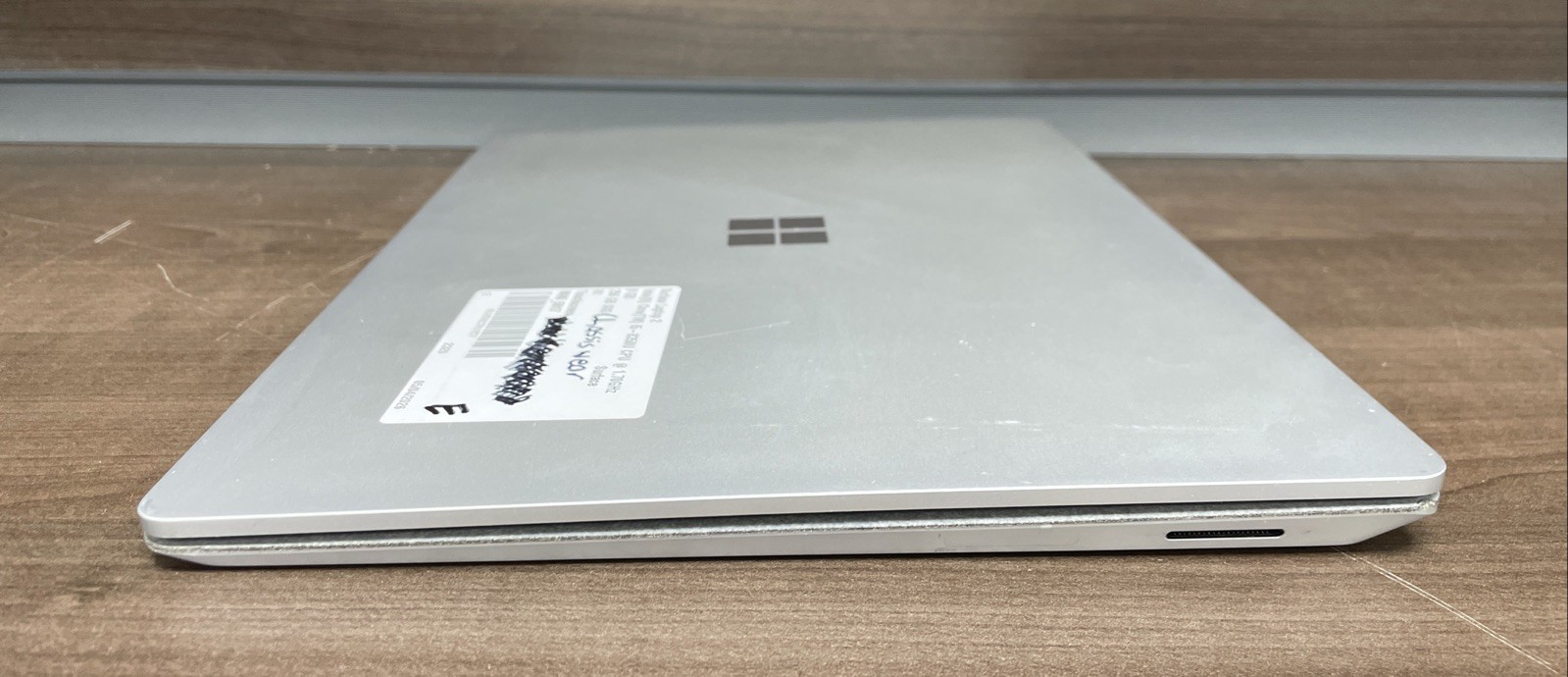 Microsoft Surface Laptop 2 13.5″ 256GB SSD, Intel Core i5 8350U, 8GB RAM