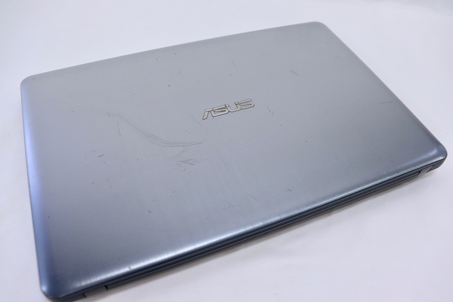 ASUS X540B-RB94 A9-9425 8GB 1TB HDD 15.6 Laptop W10
