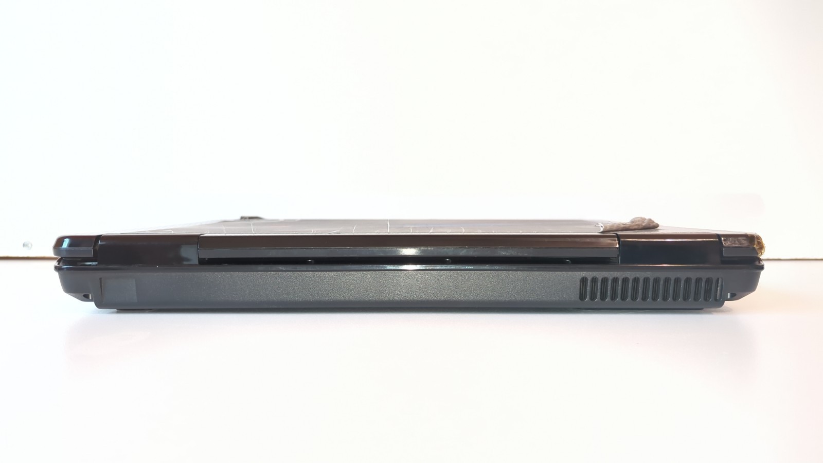 “Constitution” (eMachines E627) Athlon 64 X2 TK-42 4GB RAM 500GB SSHD Q4OS