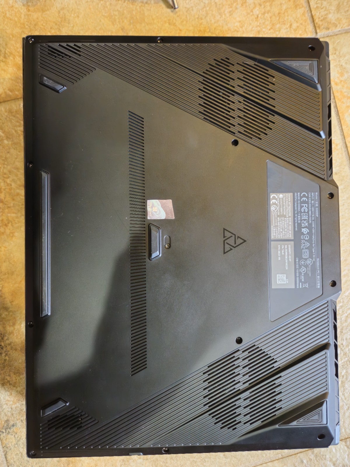 Asus ROG Zephyrus Duo 16 GX650PY-XS97 RTX 4090 64GB 2TB Gaming Laptop