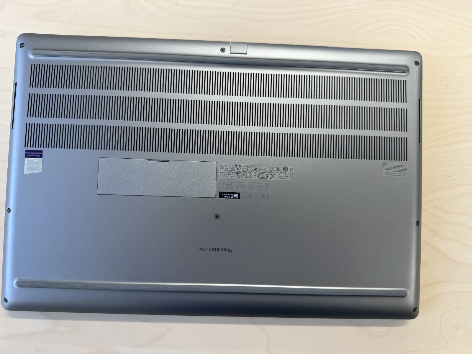 Dell Precision 7750 17.3″ FHD | Xeon W-10855M | 32GB | 1TB NVMe | Quadro RTX 400