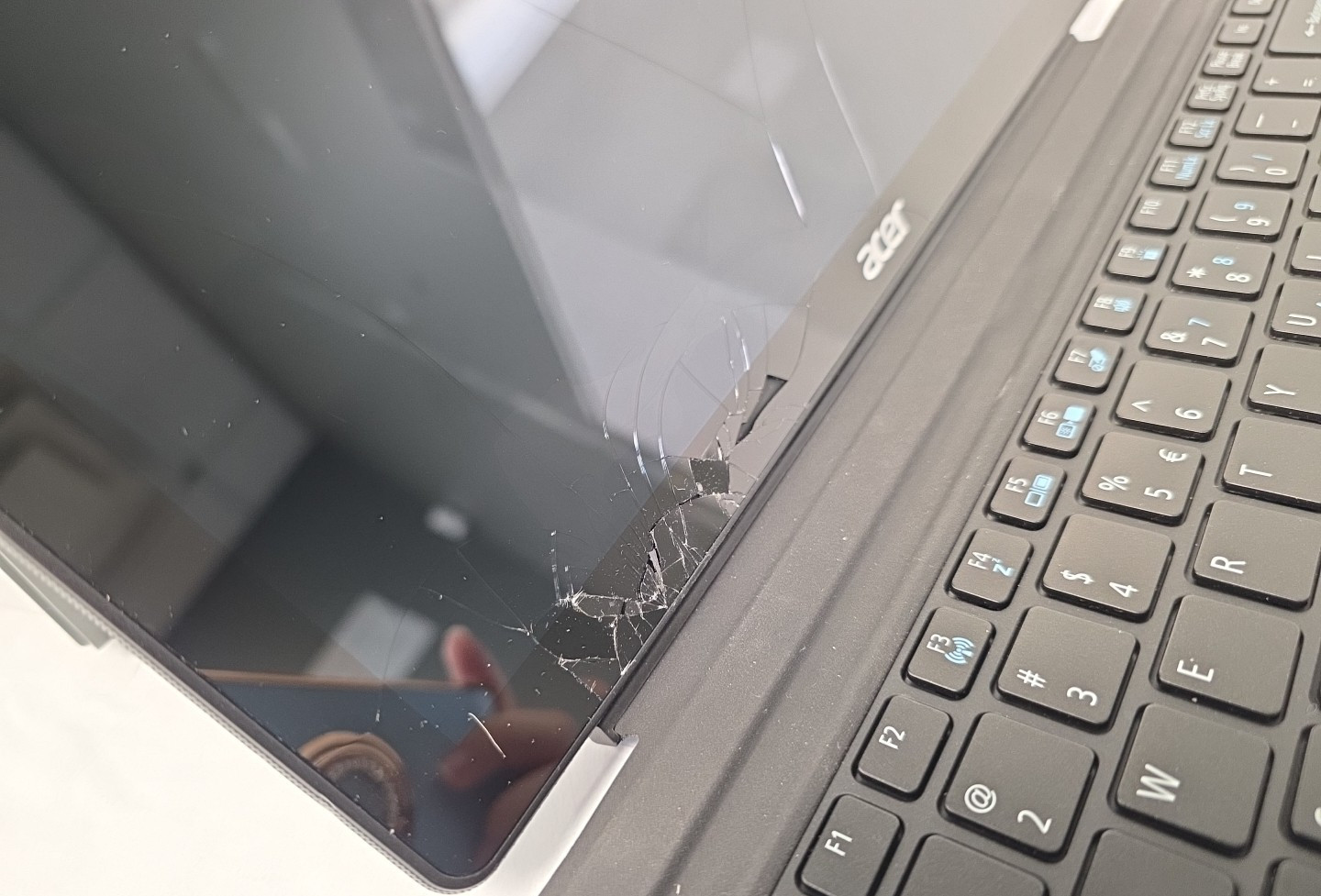 Acer Switch 5 |2-in-1|N17P5 Core i3-7130U|2.70GHz|128GB SSD|4GB Ram w/ Keyboard