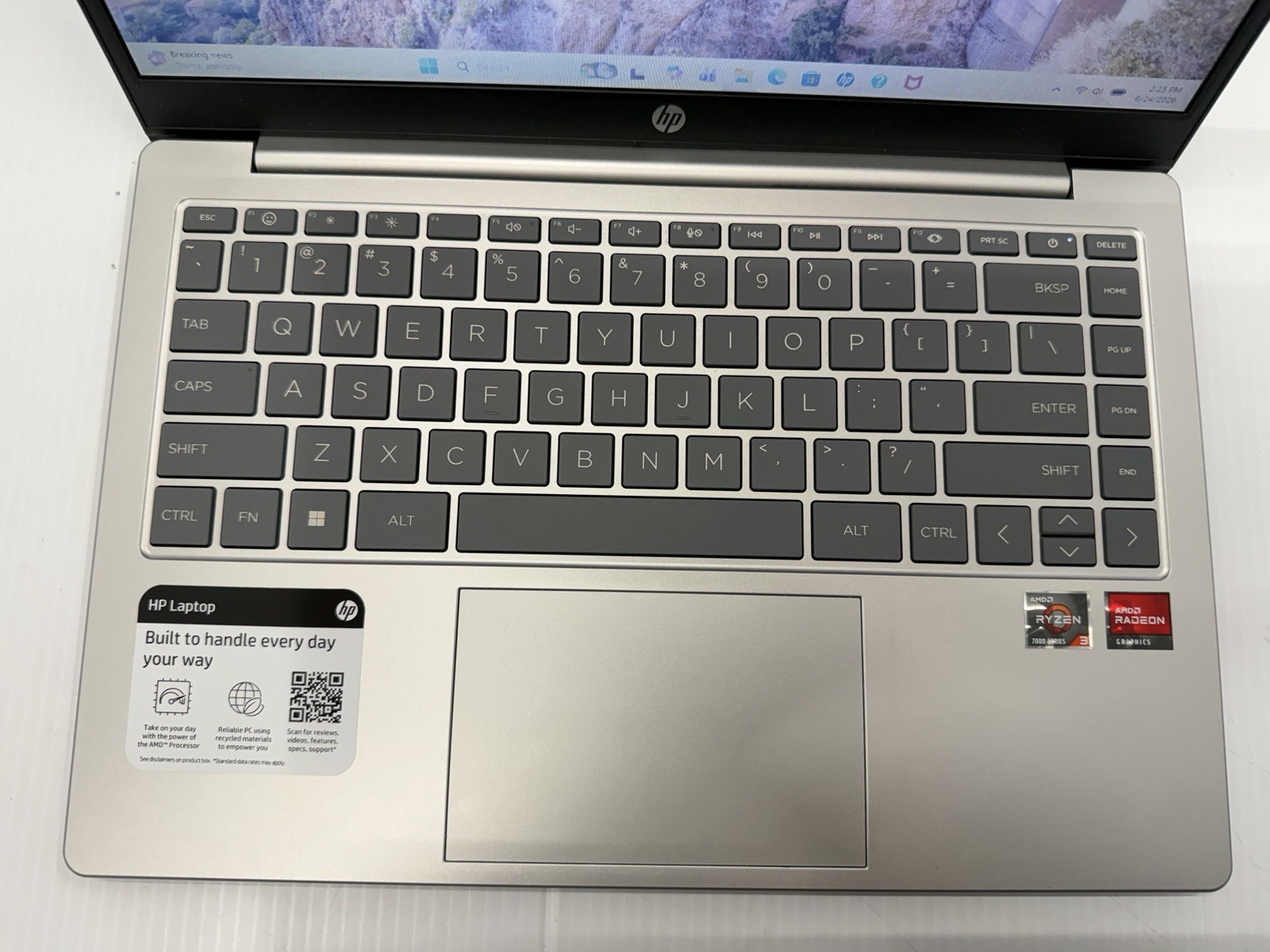 HP 14” AMD RYZEN 3 @ 2.40GHz 4GB RAM 128GB SSD Windows 11 Home 14-EM0033NR