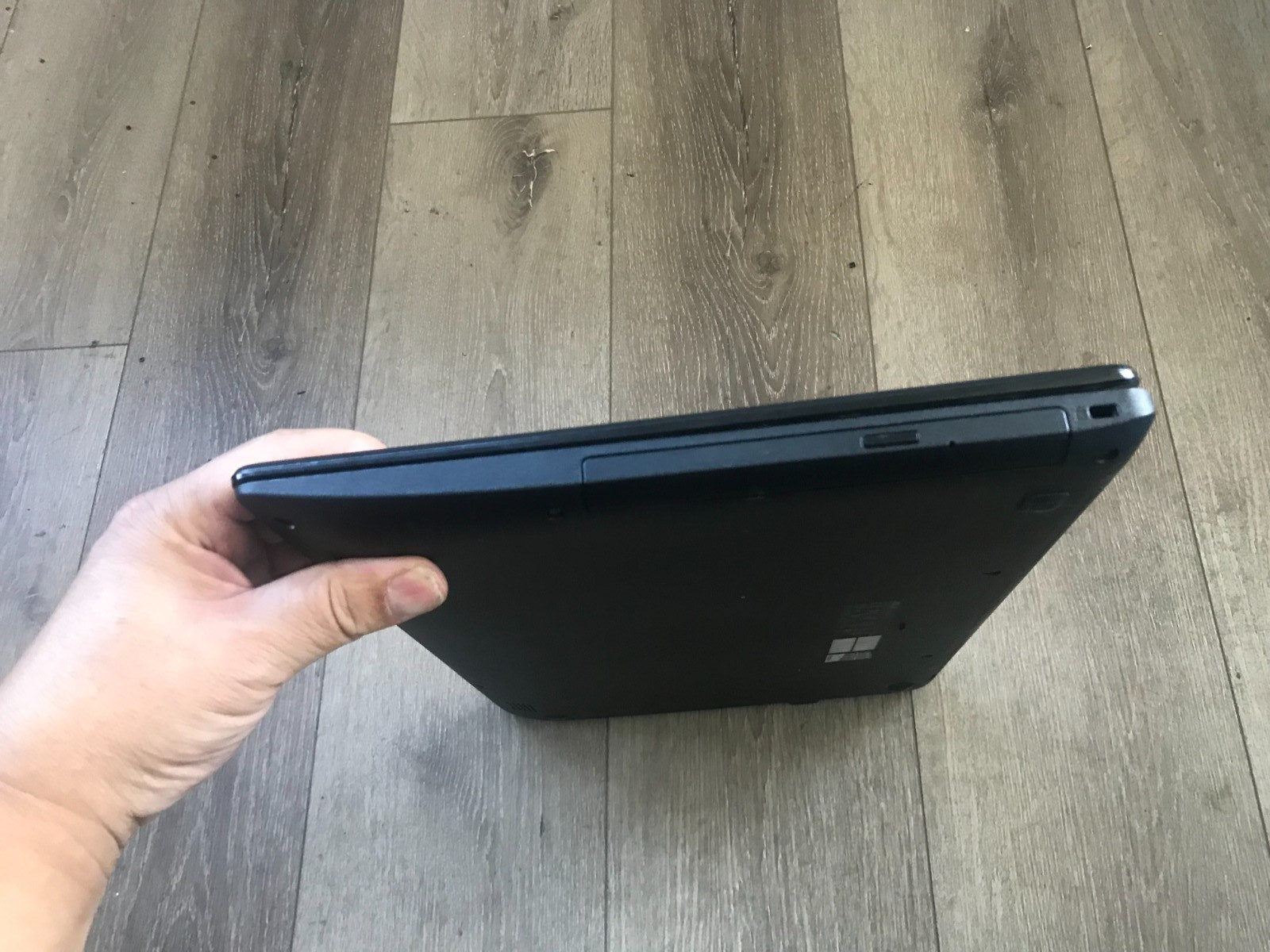 ASUS X553M 15.6″ TouchScreenI ntel Pentium N3540 2.16GHz 8GB RAM 1TB HDD Win 10