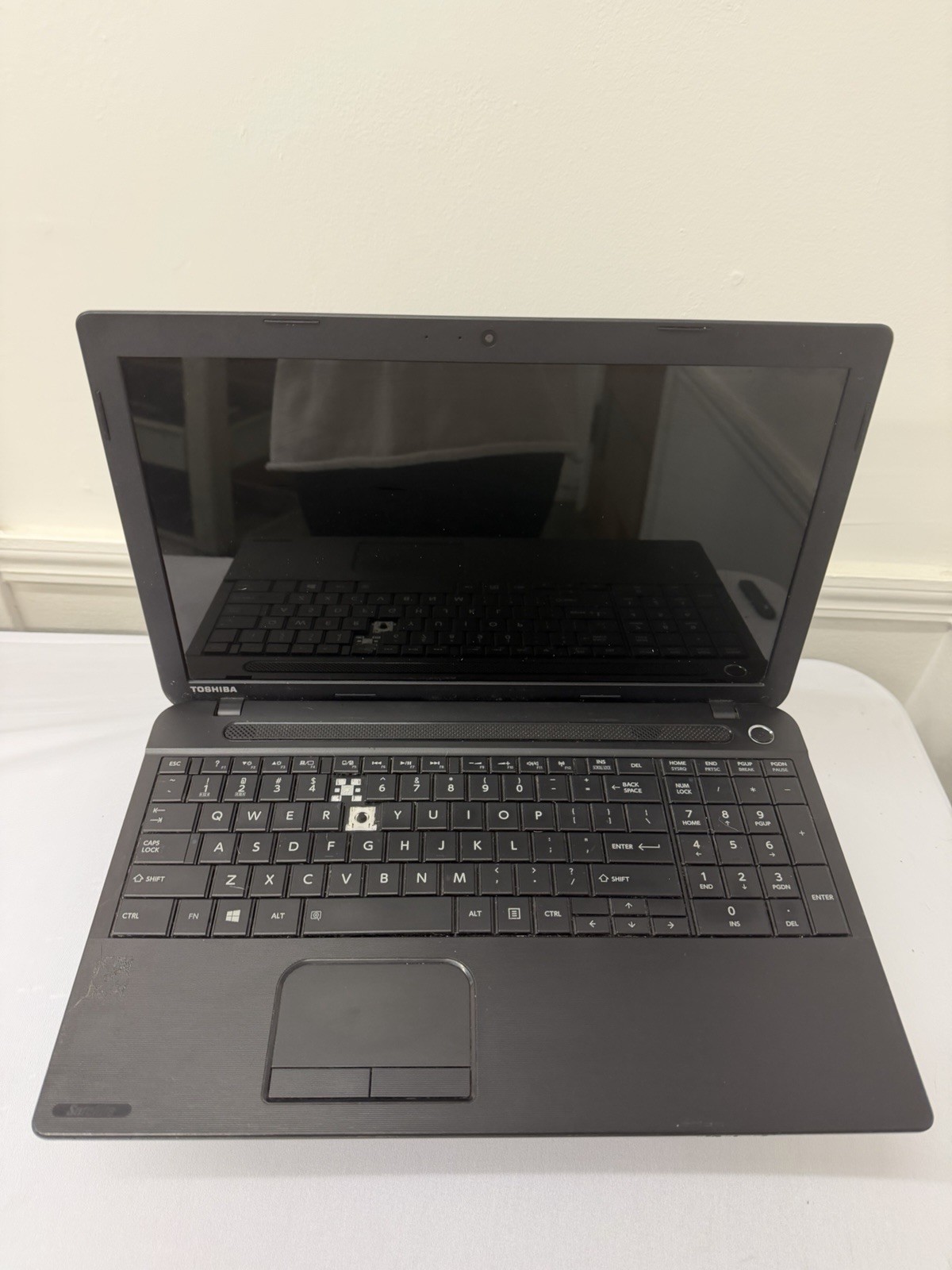 Toshiba Satellite C55-A5300 Laptop – Screen has Pixel Streaks – Read Des